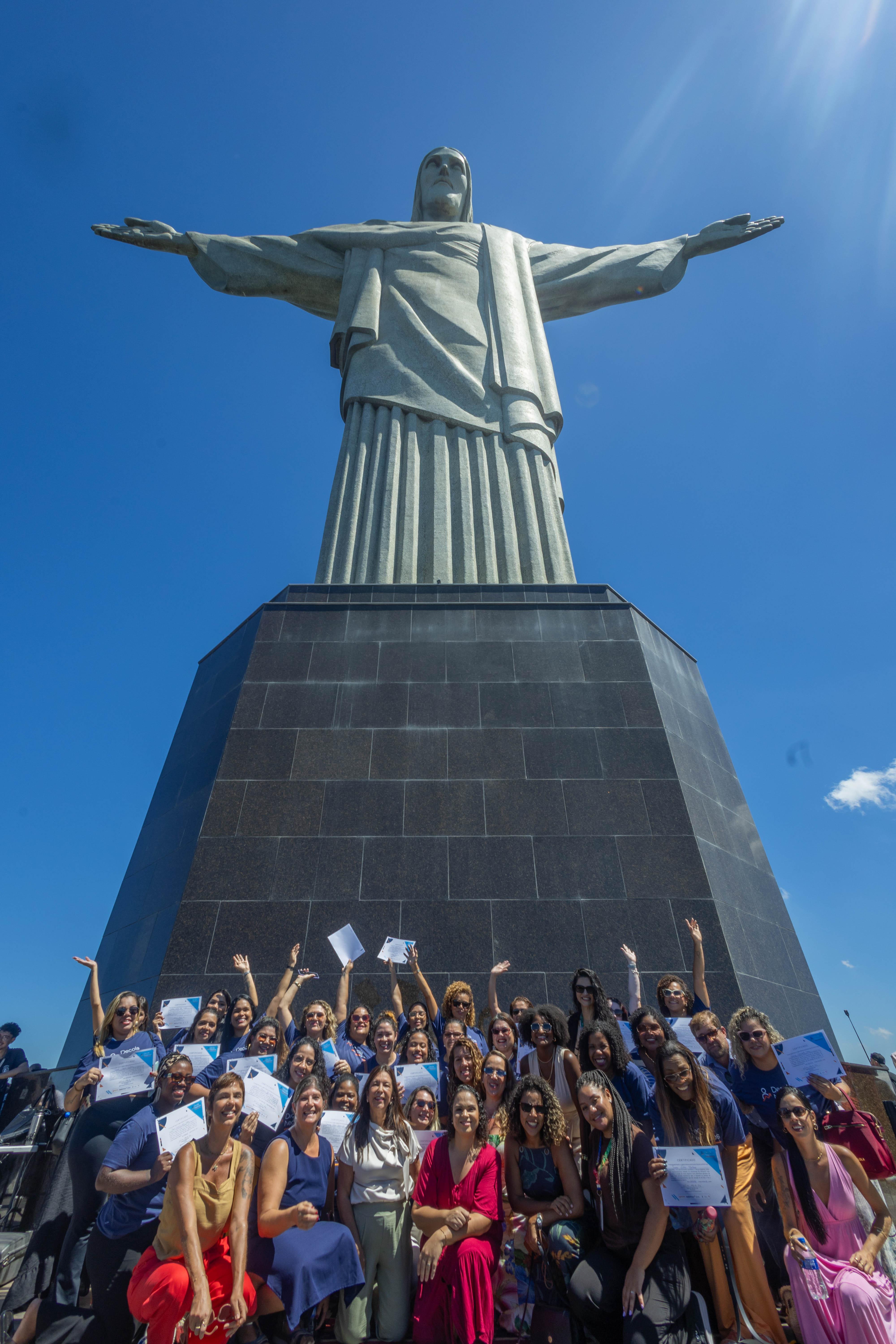Alunas do Decola Negócios recebem certificação no Santuário Cristo Redentor, em cerimônia marcada por emoção e protagonismo feminino