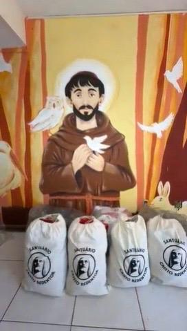 Campanha do Agasalho do Cristo Redentor entrega doações no SEFRAS