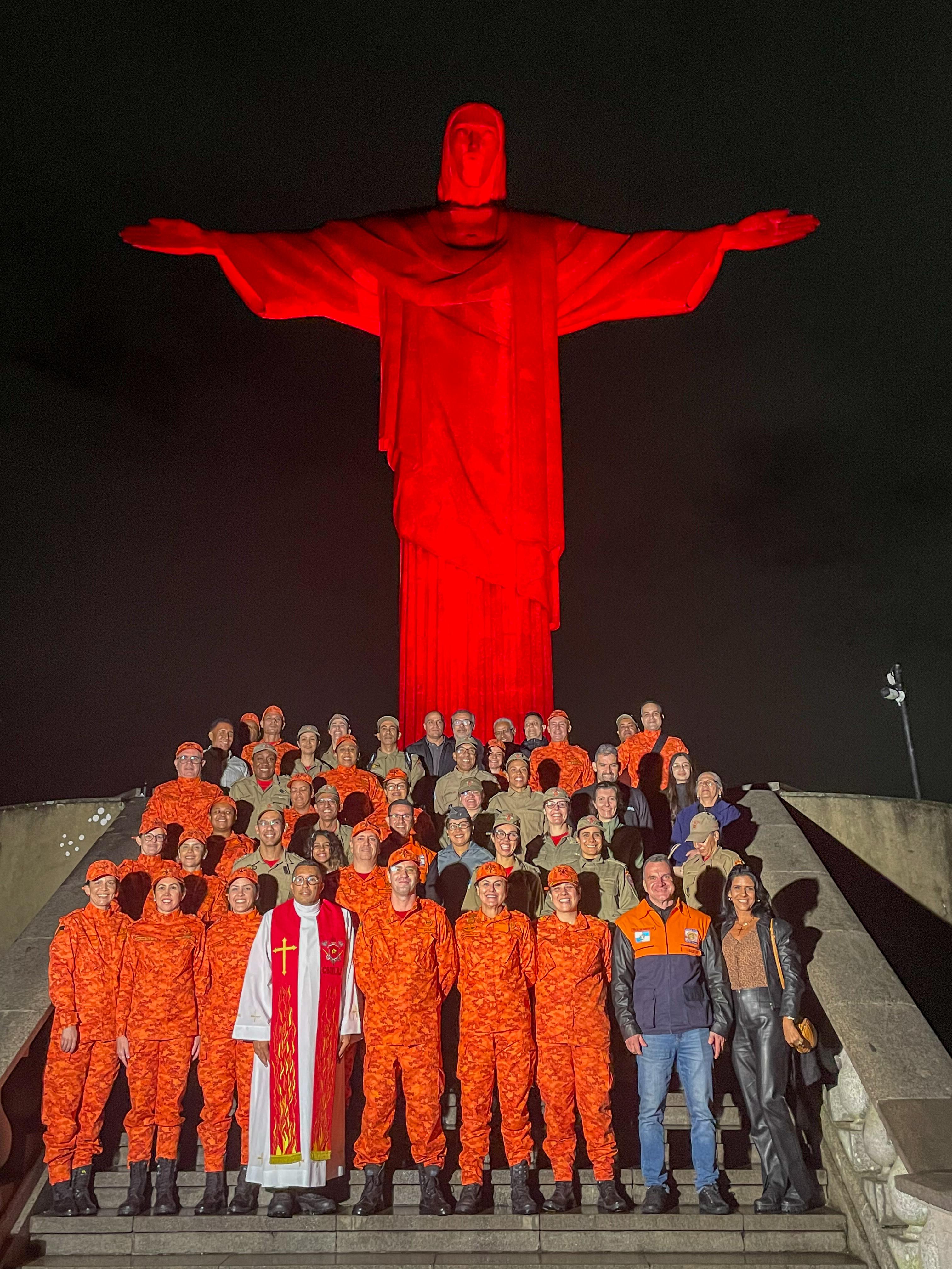 Corpo de Bombeiros do Rio comemora 168 anos com bênção, iluminação do monumento ao Cristo Redentor e festa no Quartel Central