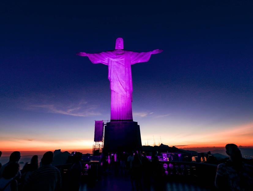 Cristo Redentor foi iluminado em apoio à Campanha Novembro Roxo
