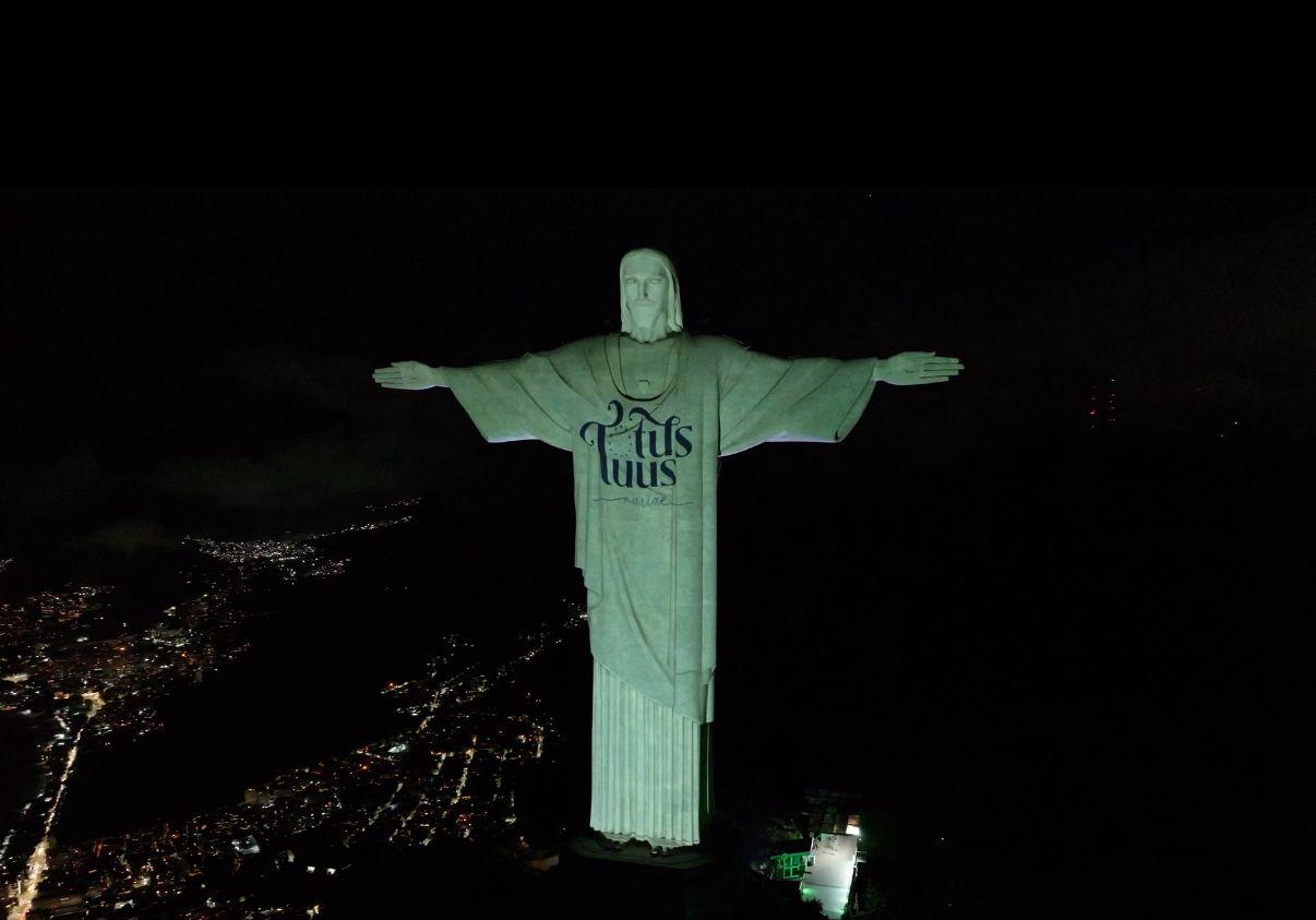 Cristo Redentor recebe projeção especial pelos 10 anos do maior evento Mariano do Centro-Oeste brasileiro: Totus Tuus