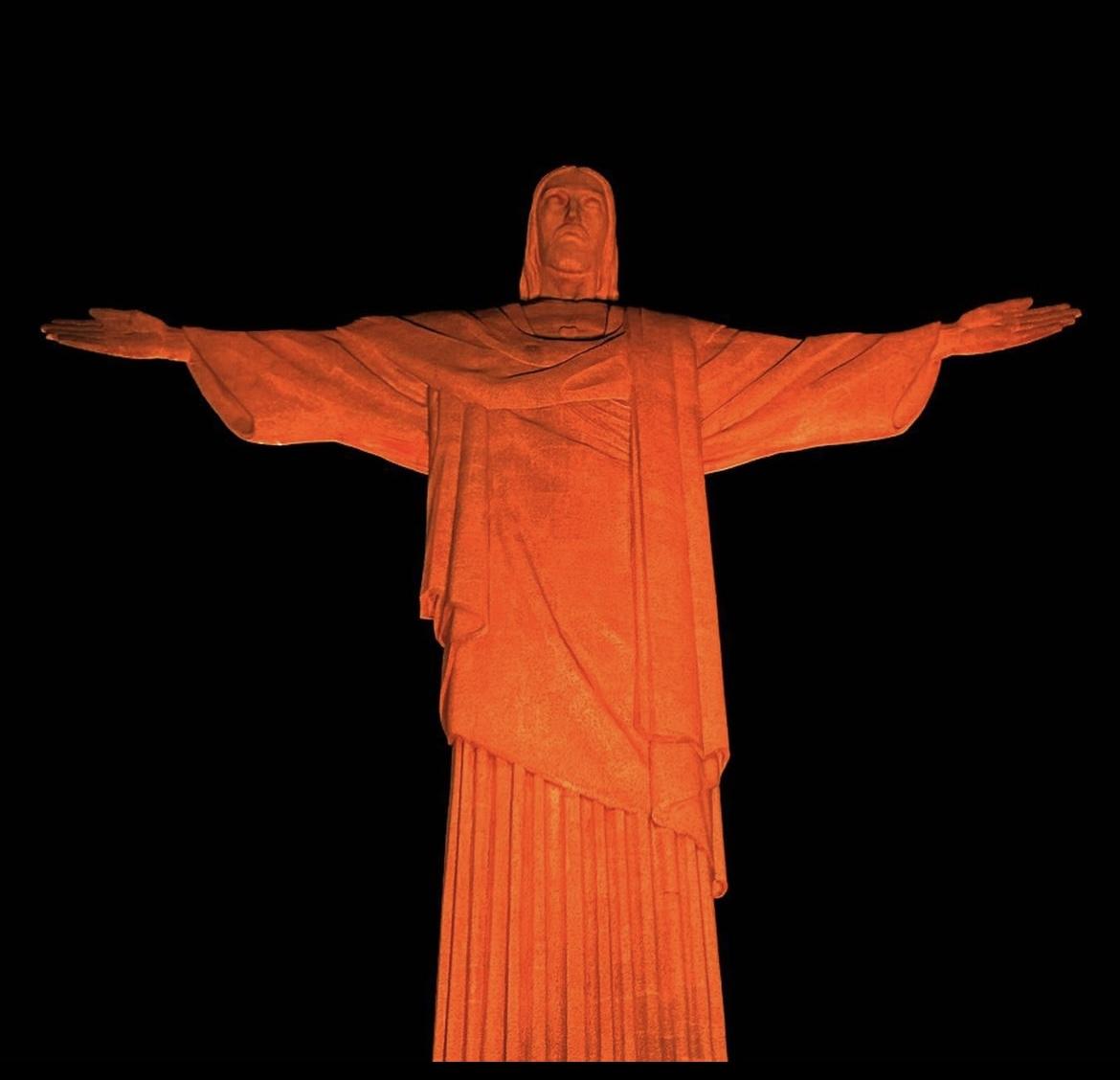 Para celebrar o Dia Mundial da Corrida, Cristo Redentor foi iluminado com as cores da maratona do Rio