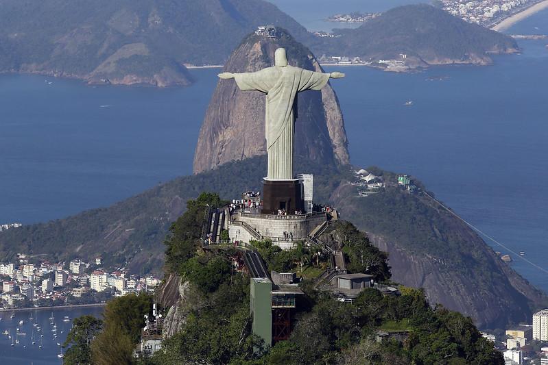Rede Super Compras celebra 17 anos aos pés do Cristo Redentor