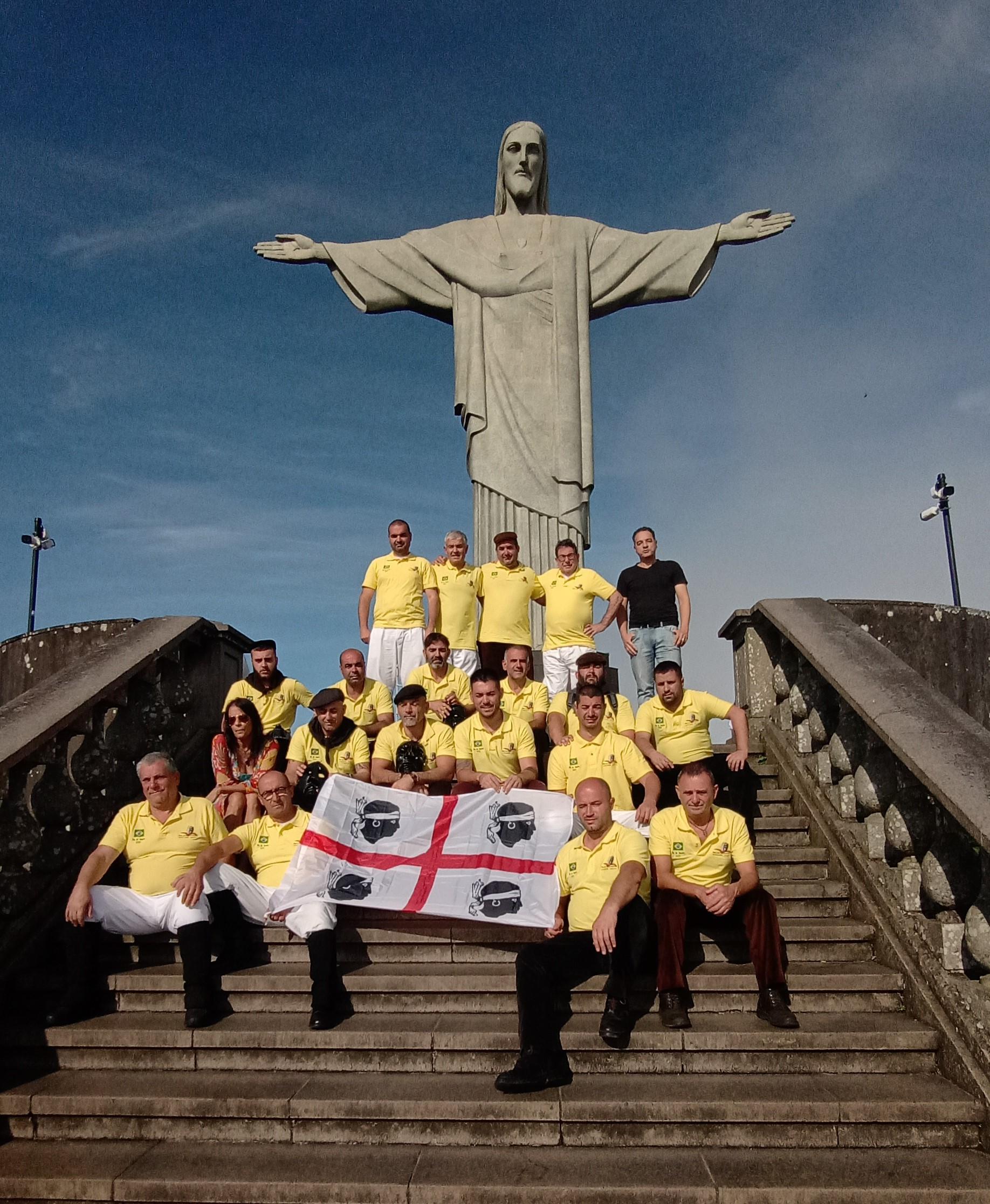 Santuário Arquidiocesano do Cristo Redentor recebe apresentação de grupo folclórico da Sardenha