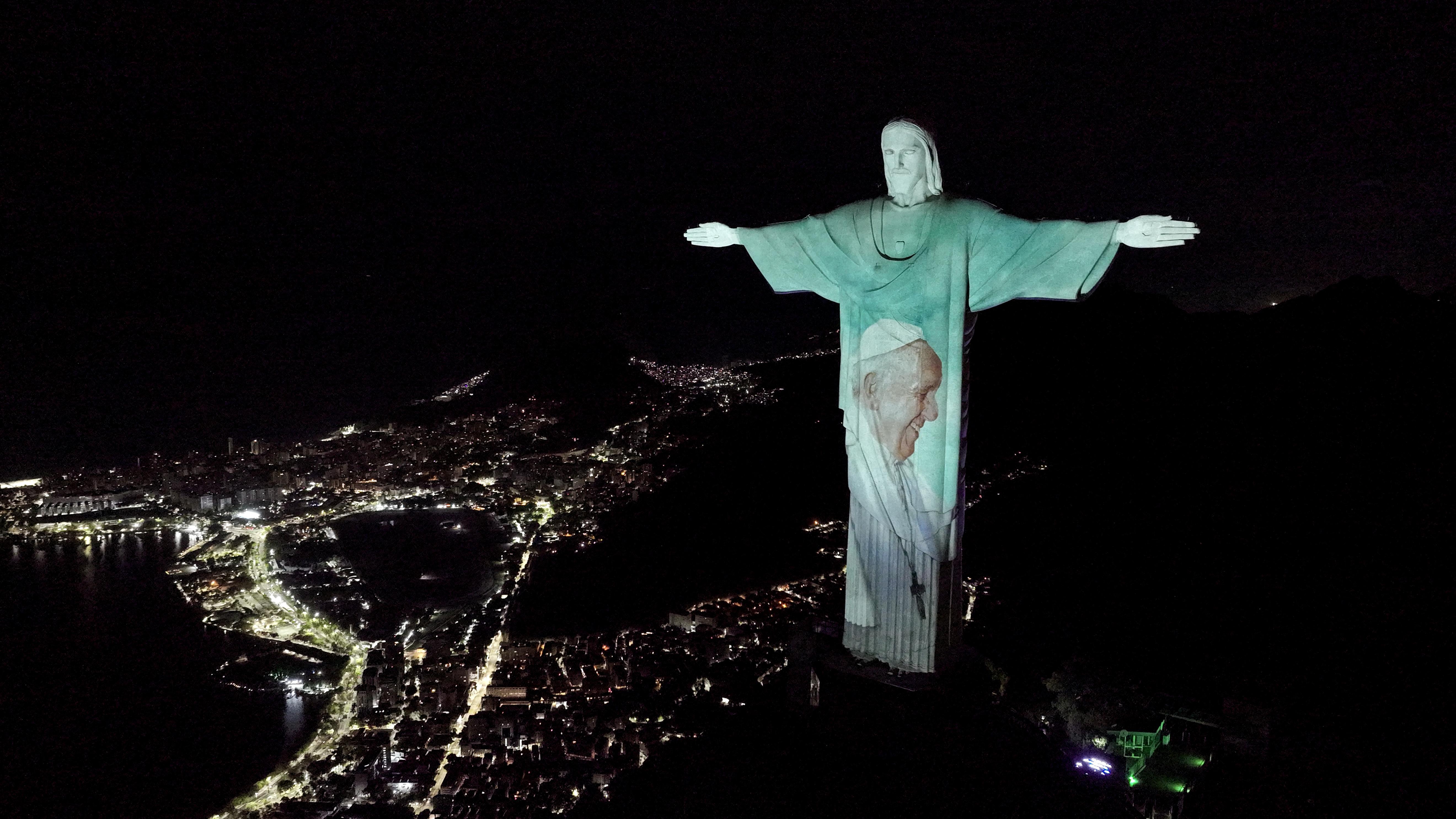 Santuário Cristo Redentor presta homenagem de apoio ao Papa Francisco