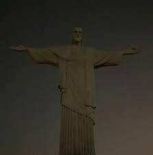 TUCCA apaga luzes de monumentos históricos do Rio e SP para alertar sobre câncer nos olhos de crianças