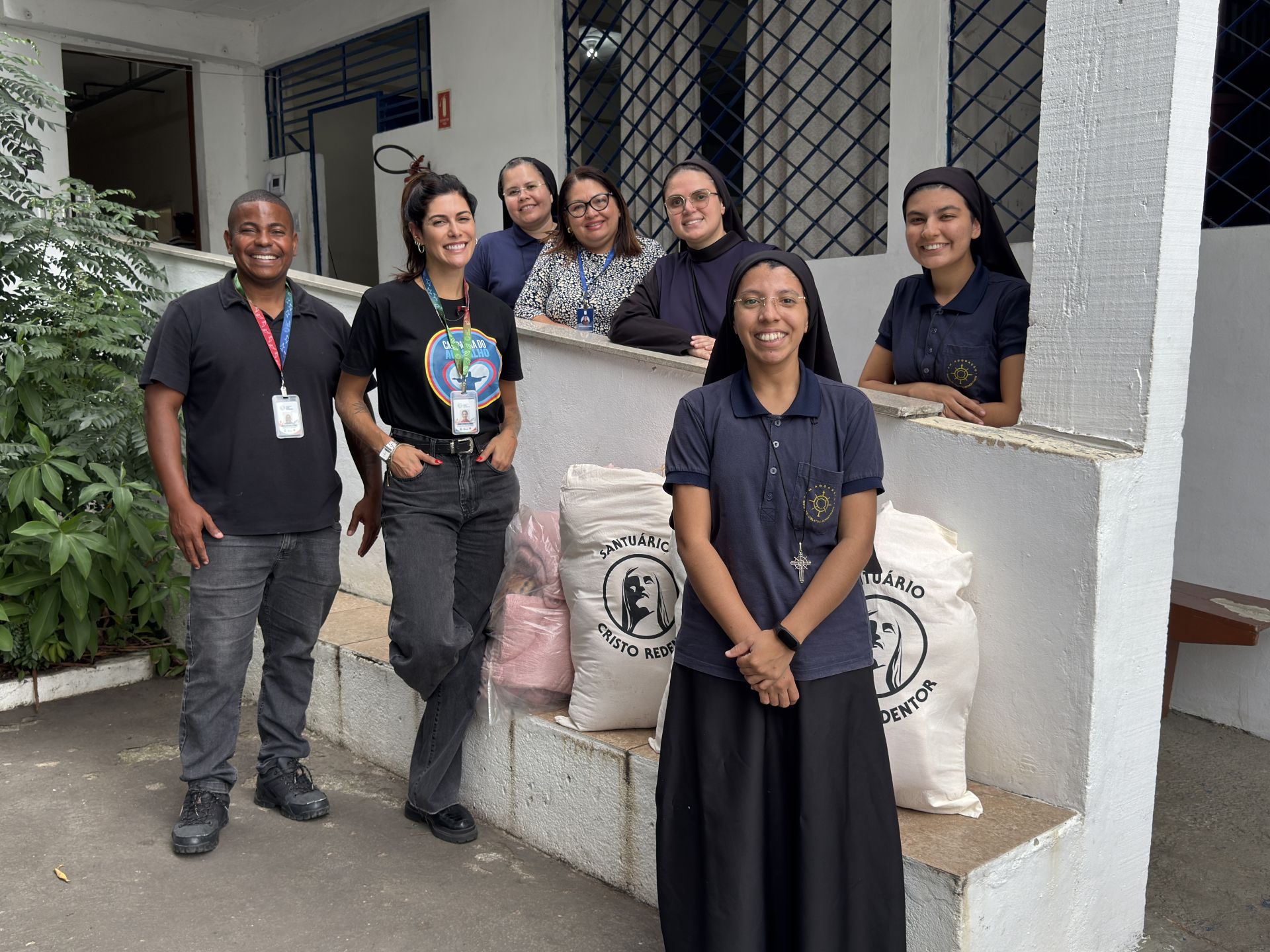 Consórcio Cristo Sustentável leva agasalhos e cobertores a idosas atendidas pela AMAPES, na Campanha do Agasalho 2026