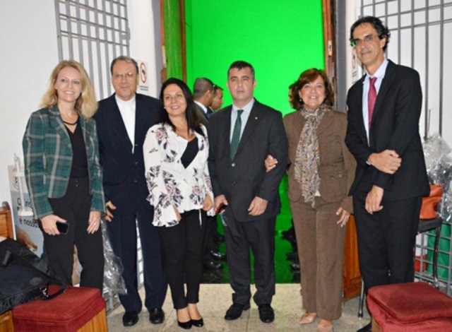 Foto Do Grupo No Santuário Para A Matéria